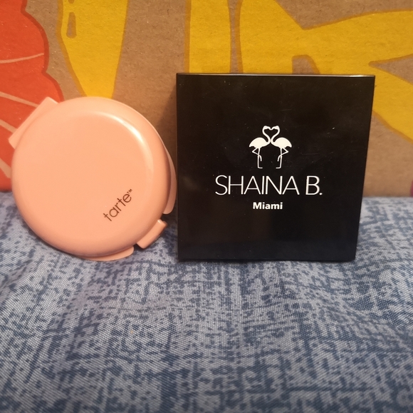 Makeup bundle - Picture 1 of 6